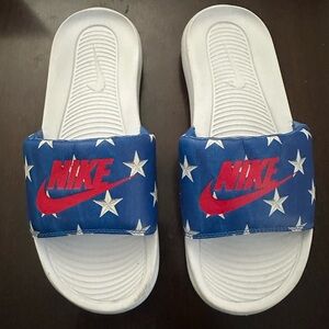 Nike Sandals Womens 8 Victori One Stars Print Flats Slider CN9676-400 Blue White